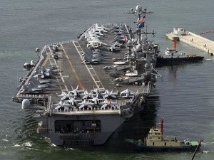 Đoàn cán bộ liên ngành của Việt Nam thăm tàu sân bay USS George Washington - ảnh 1